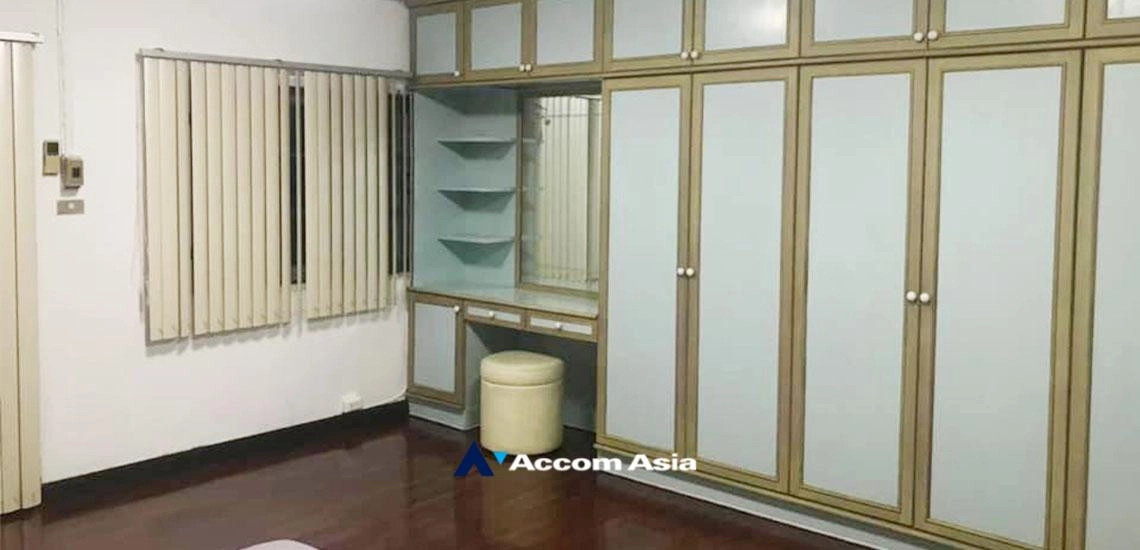 27  4 br Townhouse for rent and sale in Sukhumvit ,Bangkok BTS Phra khanong AA32424