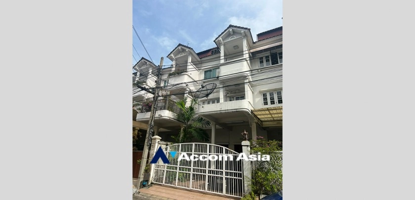 34  4 br Townhouse for rent and sale in Sukhumvit ,Bangkok BTS Phra khanong AA32424