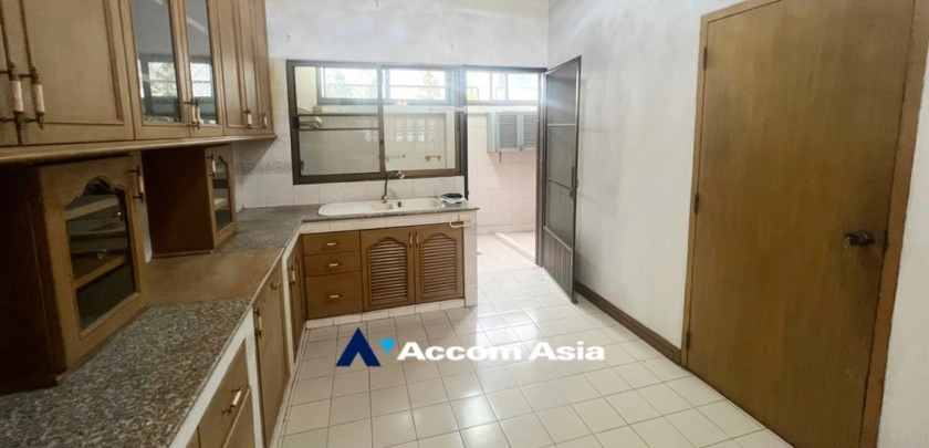 11  4 br Townhouse for rent and sale in Sukhumvit ,Bangkok BTS Phra khanong AA32424