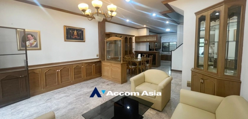 8  4 br Townhouse for rent and sale in Sukhumvit ,Bangkok BTS Phra khanong AA32424
