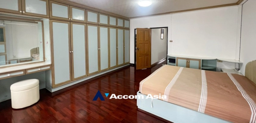 15  4 br Townhouse for rent and sale in Sukhumvit ,Bangkok BTS Phra khanong AA32424