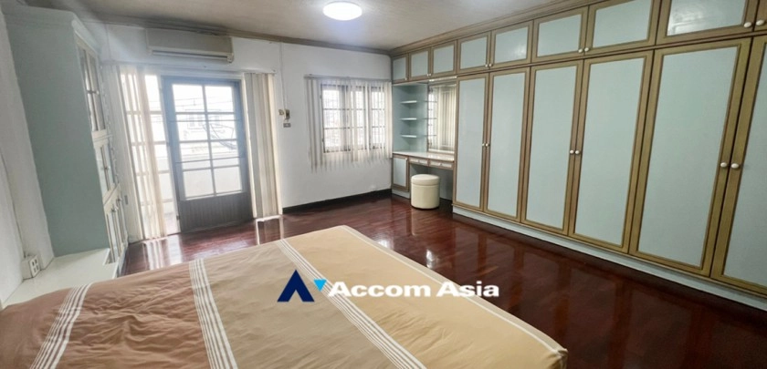 19  4 br Townhouse for rent and sale in Sukhumvit ,Bangkok BTS Phra khanong AA32424