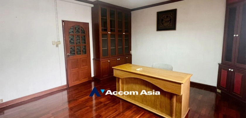 24  4 br Townhouse for rent and sale in Sukhumvit ,Bangkok BTS Phra khanong AA32424