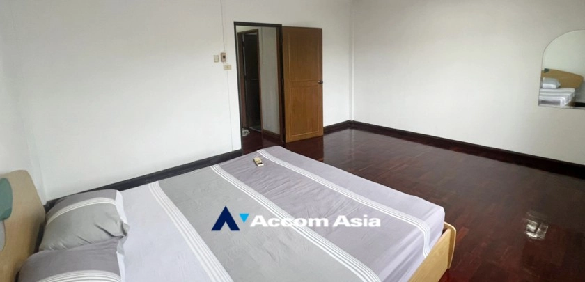23  4 br Townhouse for rent and sale in Sukhumvit ,Bangkok BTS Phra khanong AA32424