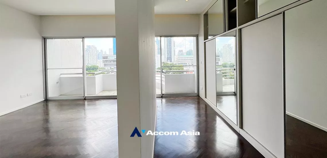 Huge Terrace, Pet friendly |  4 Bedrooms  Apartment For Rent in Sathorn, Bangkok  near BTS Chong Nonsi (AA32429)