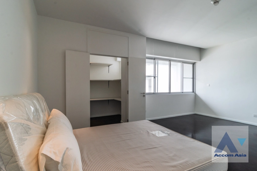 30  4 br Apartment For Rent in Sathorn ,Bangkok BTS Chong Nonsi at Private Low-Rise Residence Only 7 Units in Project AA32429