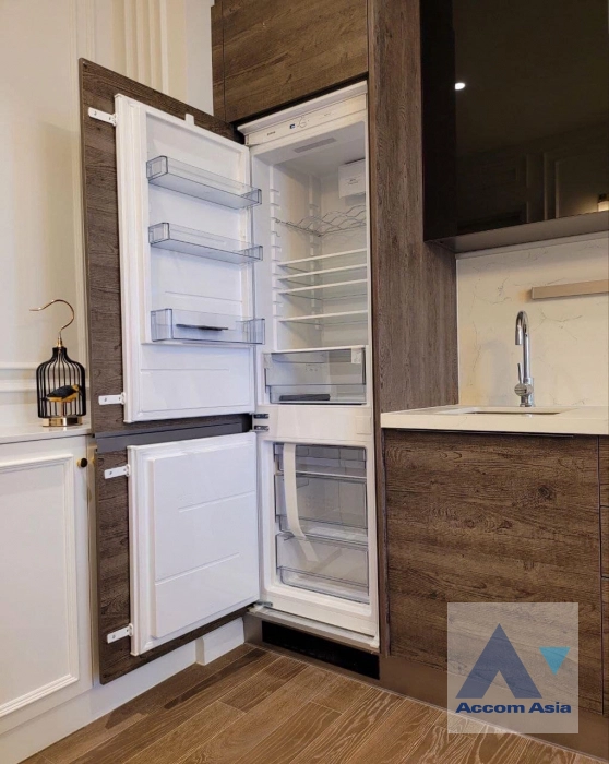 unit 1 Bedroom  Condominium For Rent & Sale in Ploenchit, Bangkok  near BTS Ploenchit (AA32432)