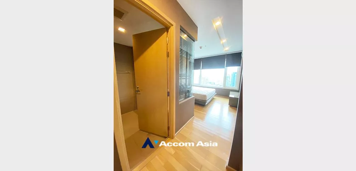 unitCorner Unit |  2 Bedrooms  Condominium For Sale in Sukhumvit, Bangkok  near BTS Thong Lo (AA32437)