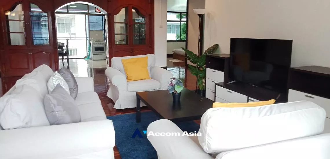  3 Bedrooms  Apartment For Rent in Sukhumvit, Bangkok  near MRT Phetchaburi (AA32449)