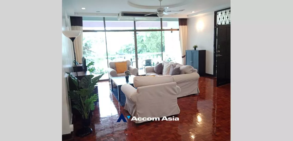  3 Bedrooms  Apartment For Rent in Sukhumvit, Bangkok  near MRT Phetchaburi (AA32449)