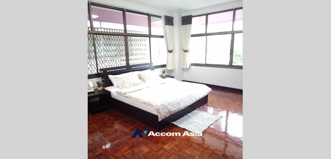 unit 3 Bedrooms  Apartment For Rent in Sukhumvit, Bangkok  near BTS Phrom Phong - MRT Phetchaburi (AA32449)