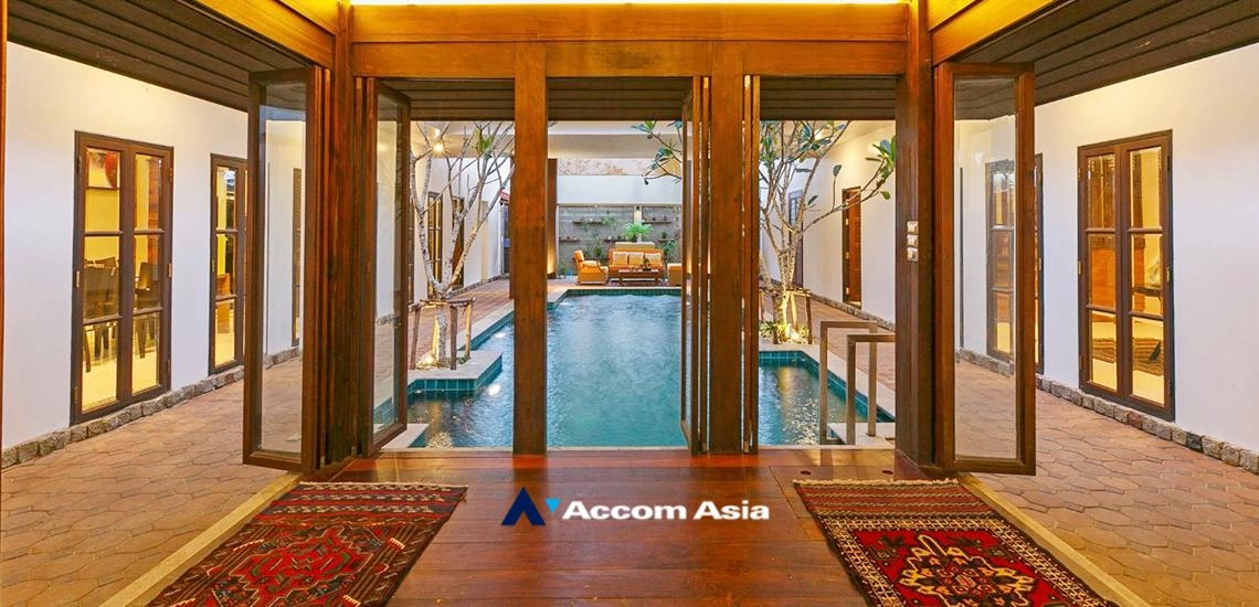 Private Swimming Pool |  4 Bedrooms  House For Rent in Bangna, Bangkok  near BTS Bang Na (AA32460)