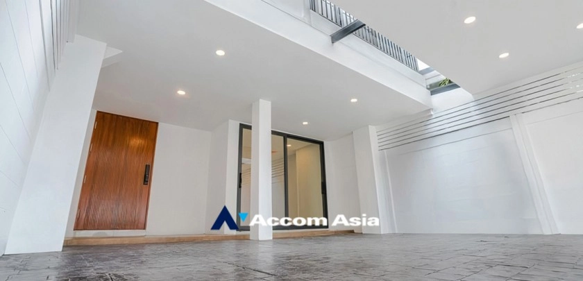  1  3 br Townhouse For Sale in Sukhumvit ,Bangkok BTS Ekkamai AA32463