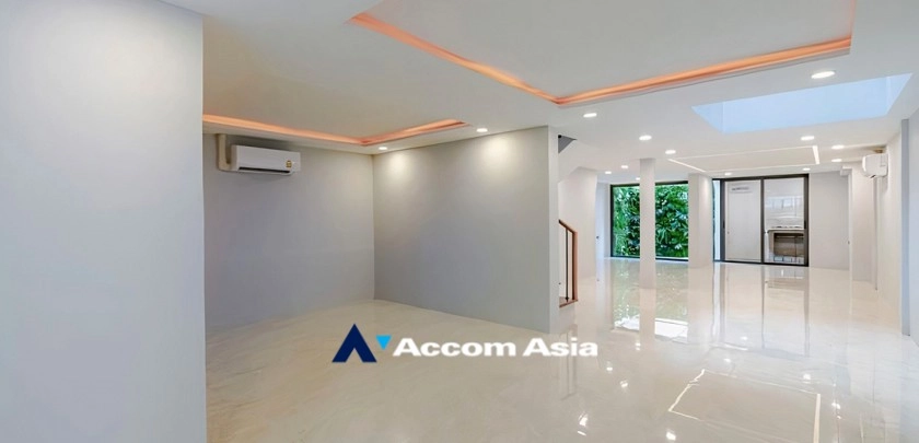 6  3 br Townhouse For Sale in Sukhumvit ,Bangkok BTS Ekkamai AA32463