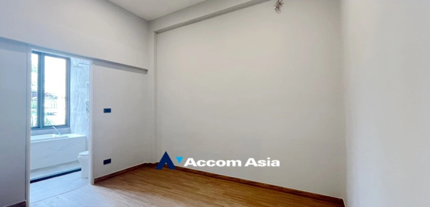 21  3 br Townhouse For Sale in Sukhumvit ,Bangkok BTS Ekkamai AA32463