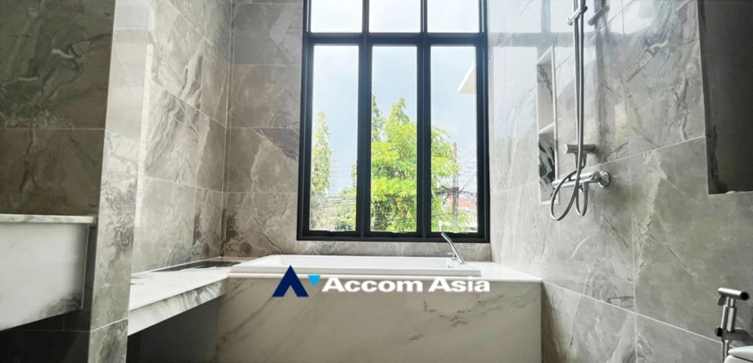 22  3 br Townhouse For Sale in Sukhumvit ,Bangkok BTS Ekkamai AA32463