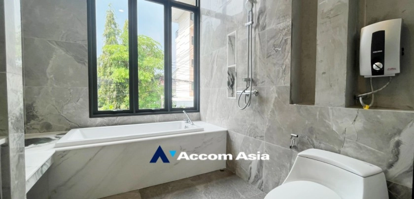 24  3 br Townhouse For Sale in Sukhumvit ,Bangkok BTS Ekkamai AA32463