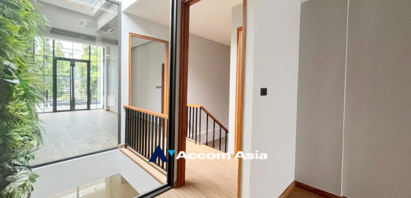 16  3 br Townhouse For Sale in Sukhumvit ,Bangkok BTS Ekkamai AA32463