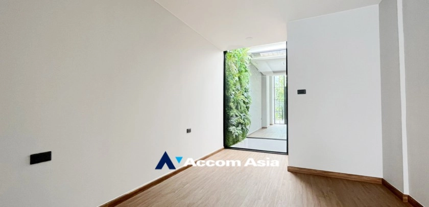 29  3 br Townhouse For Sale in Sukhumvit ,Bangkok BTS Ekkamai AA32463