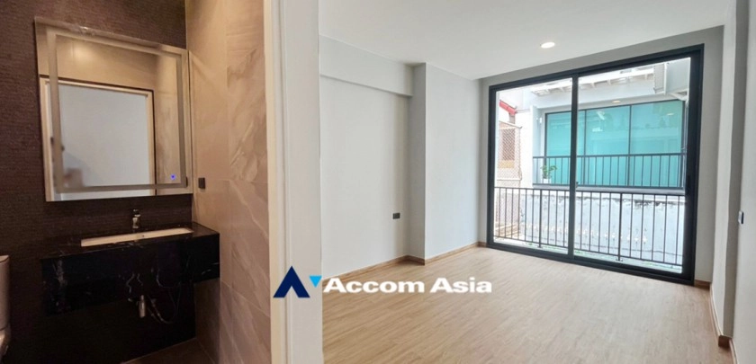25  3 br Townhouse For Sale in Sukhumvit ,Bangkok BTS Ekkamai AA32463