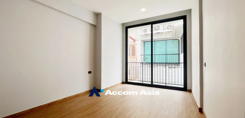 26  3 br Townhouse For Sale in Sukhumvit ,Bangkok BTS Ekkamai AA32463