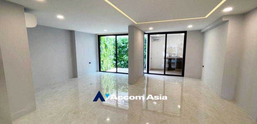 7  3 br Townhouse For Sale in Sukhumvit ,Bangkok BTS Ekkamai AA32463