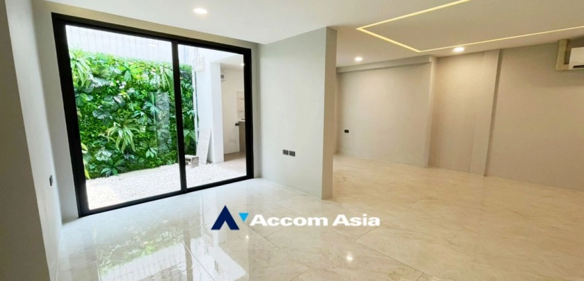 8  3 br Townhouse For Sale in Sukhumvit ,Bangkok BTS Ekkamai AA32463