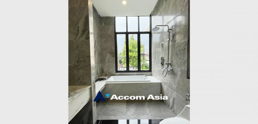 23  3 br Townhouse For Sale in Sukhumvit ,Bangkok BTS Ekkamai AA32463