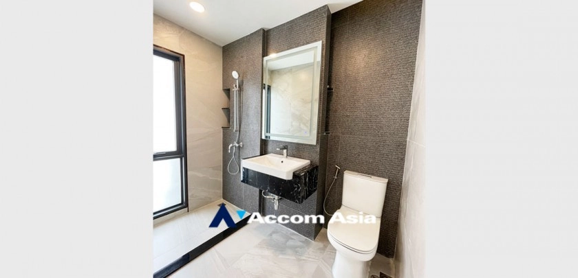 32  3 br Townhouse For Sale in Sukhumvit ,Bangkok BTS Ekkamai AA32463