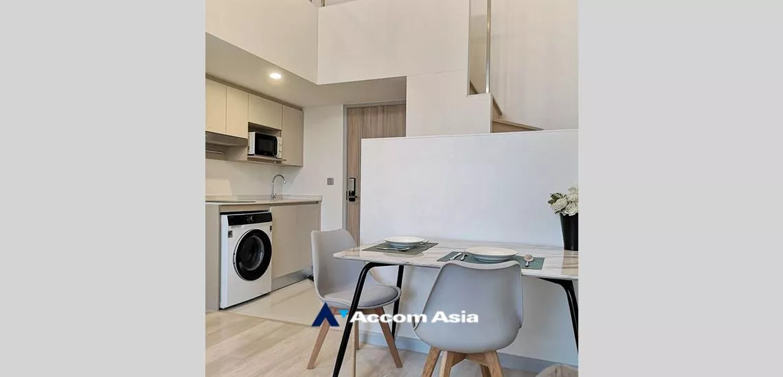 Double High Ceiling, Duplex Condo |  1 Bedroom  Condominium For Rent in Sathorn, Bangkok  near BTS Chong Nonsi (AA32467)