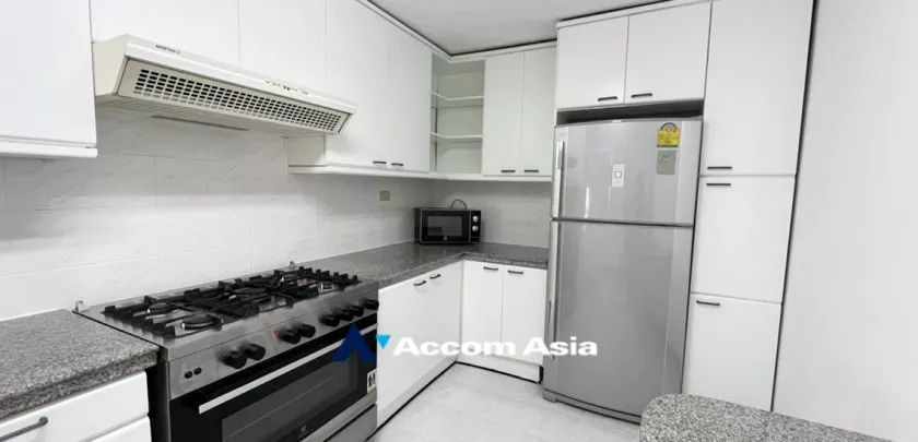 Pet friendly |  3 Bedrooms  Apartment For Rent in Sukhumvit, Bangkok  near BTS Nana (AA32481)