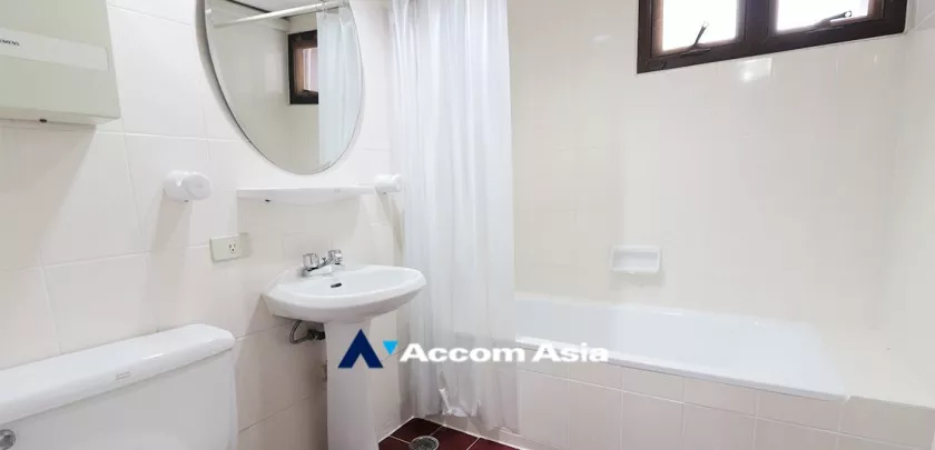 24  3 br Apartment For Rent in Sukhumvit ,Bangkok BTS Nana at Comfort high rise AA32481