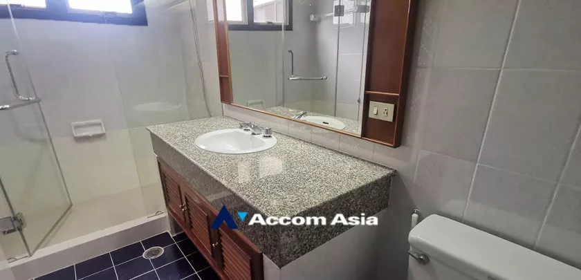 31  3 br Apartment For Rent in Sukhumvit ,Bangkok BTS Nana at Comfort high rise AA32481