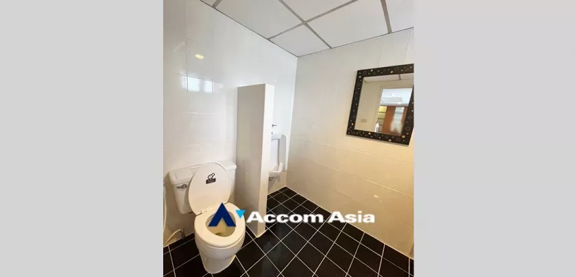 7  2 br Apartment For Rent in Sukhumvit ,Bangkok BTS Nana at Perfect for Pet lovers Apartment, near NIST Intl AA32482