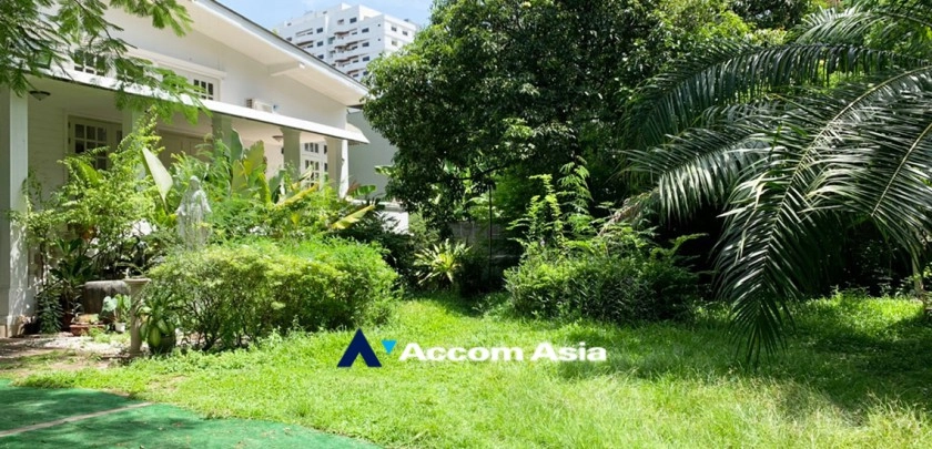 unitPet friendly |  3 Bedrooms  House For Sale in Sukhumvit, Bangkok  near BTS Ekkamai (AA32483)
