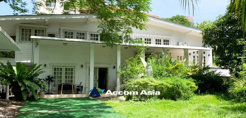 unitPet friendly |  3 Bedrooms  House For Sale in Sukhumvit, Bangkok  near BTS Ekkamai (AA32483)