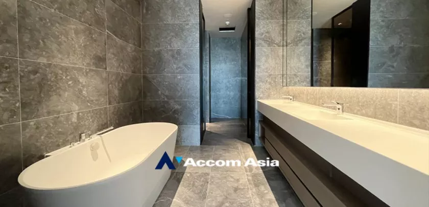 15  2 br Condominium For Sale in Charoen Nakhon ,Bangkok BTS Krung Thon Buri at Banyan Tree Residences Riverside AA32489