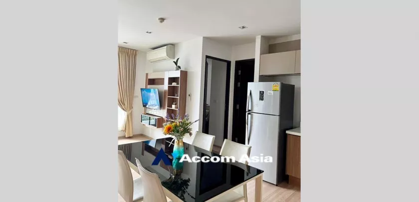  2 Bedrooms  Condominium For Sale in Sathorn, Bangkok  near BTS Saphan Taksin (AA32490)