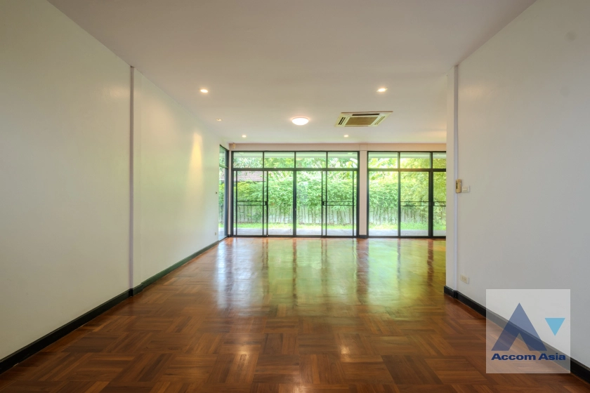 5  3 br House For Rent in New Phetchaburi ,Bangkok MRT Phetchaburi AA32506