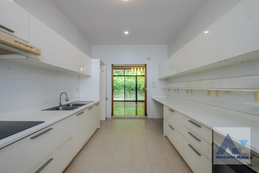 unitPet friendly |  3 Bedrooms  House For Rent in New Phetchaburi, Bangkok  near MRT Phetchaburi (AA32506)