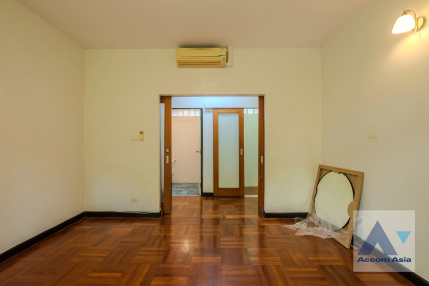 13  3 br House For Rent in New Phetchaburi ,Bangkok MRT Phetchaburi AA32506