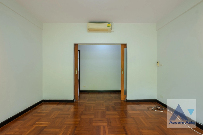 15  3 br House For Rent in New Phetchaburi ,Bangkok MRT Phetchaburi AA32506