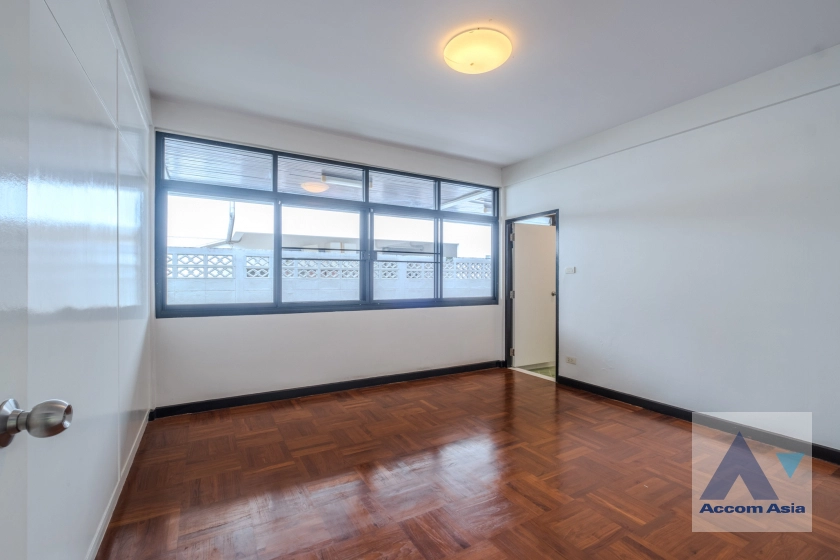 16  3 br House For Rent in New Phetchaburi ,Bangkok MRT Phetchaburi AA32506