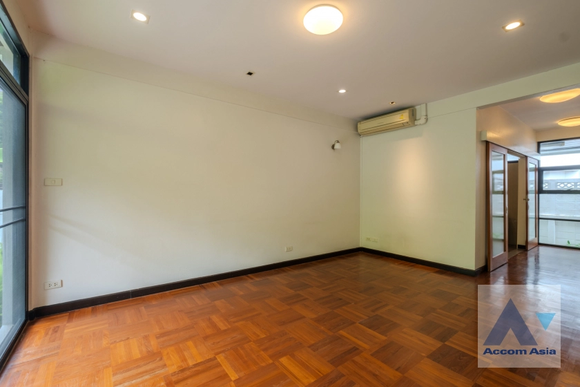 20  3 br House For Rent in New Phetchaburi ,Bangkok MRT Phetchaburi AA32506