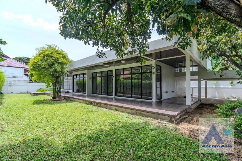 unitPet friendly |  3 Bedrooms  House For Rent in New Phetchaburi, Bangkok  near MRT Phetchaburi (AA32506)