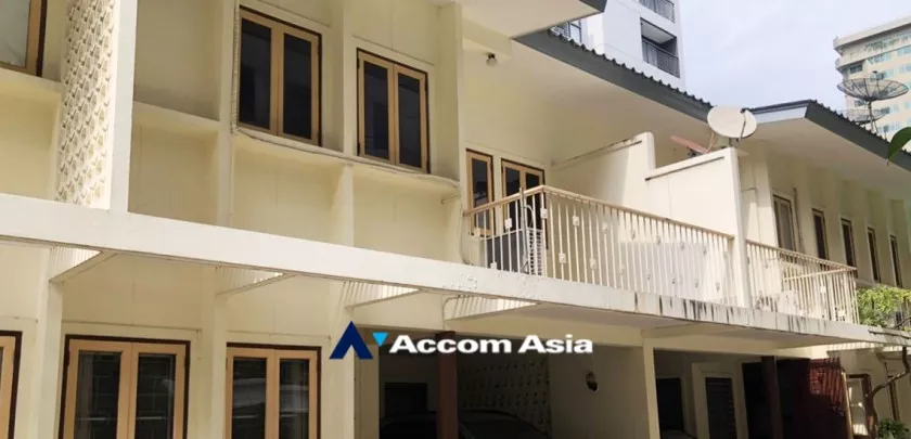  2  2 br House For Rent in Sukhumvit ,Bangkok BTS Nana at House in Compound Sukhumvit 7 AA32510