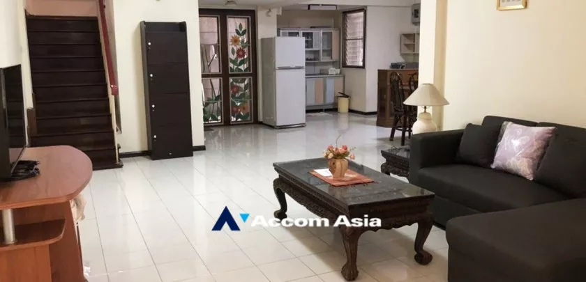 unit 2 Bedrooms  House For Rent in Sukhumvit, Bangkok  near BTS Nana (AA32510)