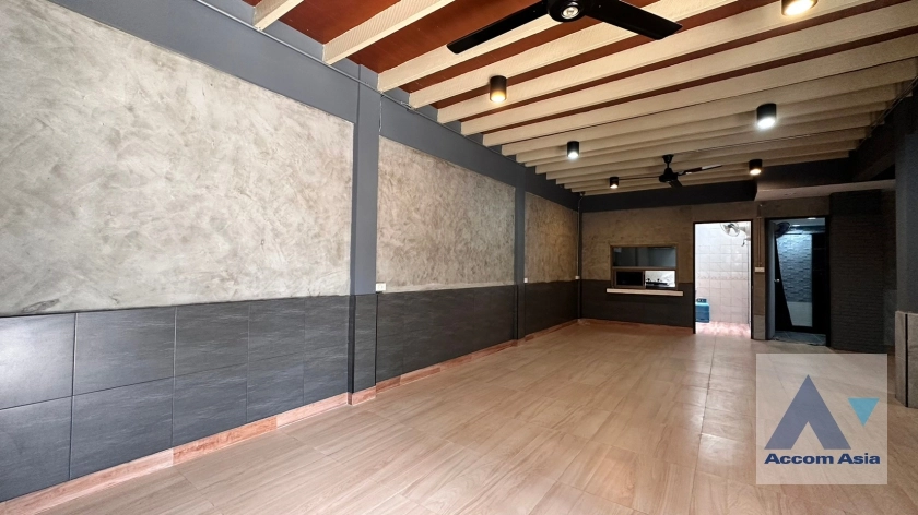 21  3 br House for rent and sale in Sukhumvit ,Bangkok BTS Ekkamai AA32558