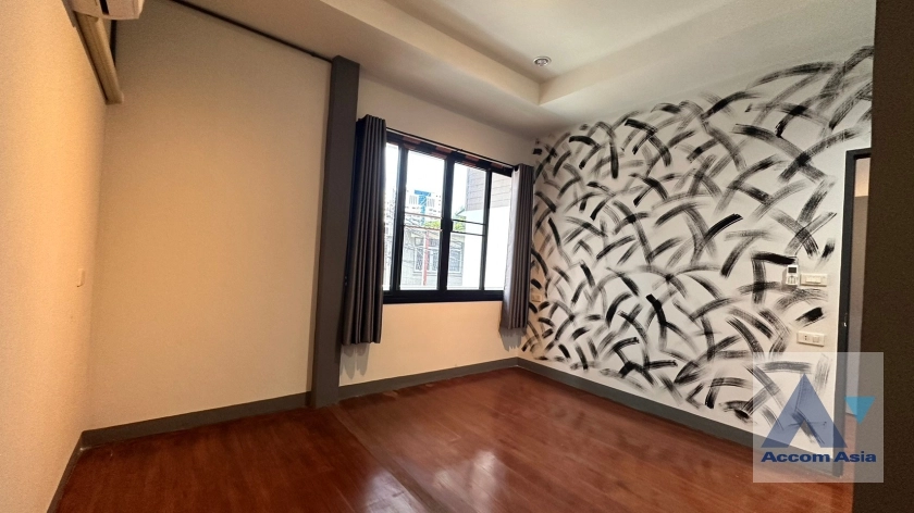 9  3 br House for rent and sale in Sukhumvit ,Bangkok BTS Ekkamai AA32558