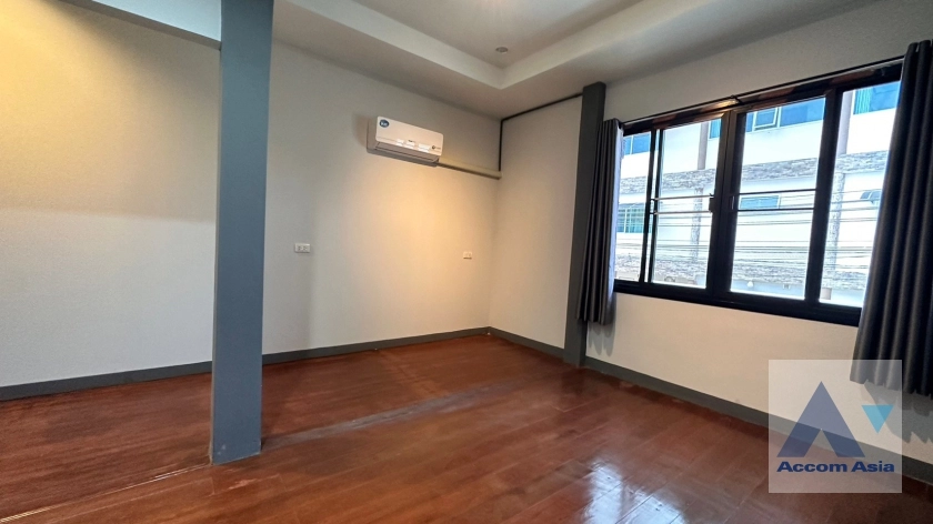7  3 br House for rent and sale in Sukhumvit ,Bangkok BTS Ekkamai AA32558